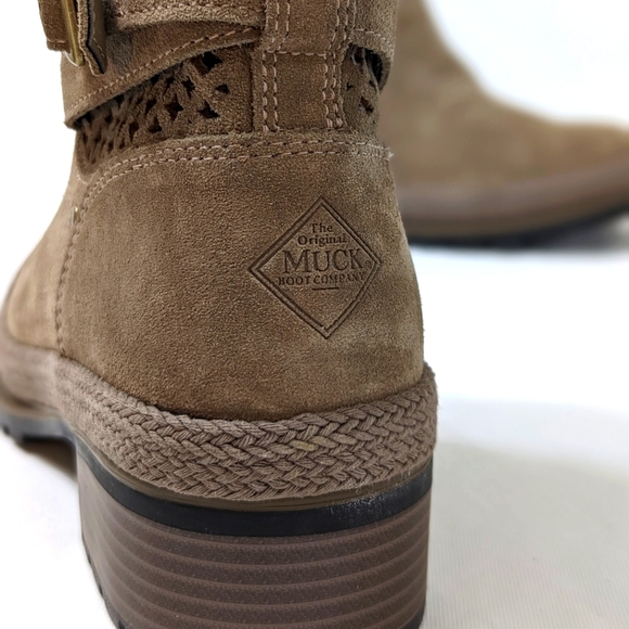 Sold - The Original Muck Boot - Picture 3 of 12